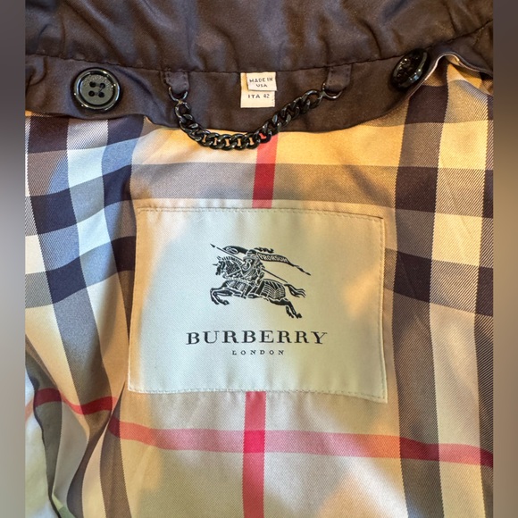 Burberry Black Coat with Detachable Hood and Belt - Picture 15 of 17